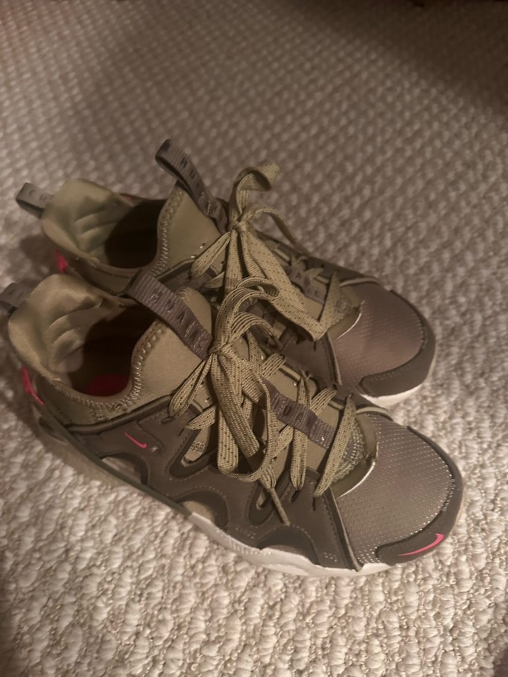 Nike Hurache Craft Sneakers Green with Pink Accents